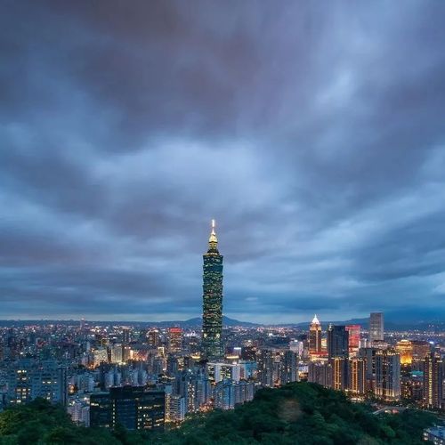 他们今晚到台湾，要见蔡英文