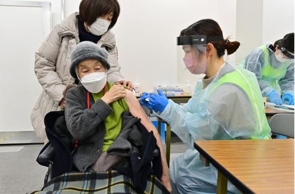 老年群体，防疫“躺平”最大受害者