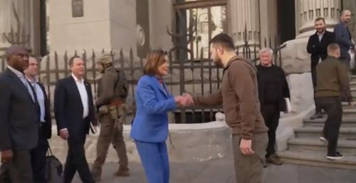 佩洛西突访基辅，果然……