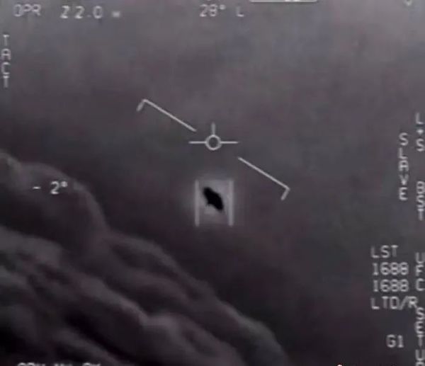 今天这出并非闹剧，值得警惕！