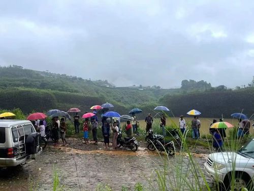 缅甸帕敢一汽车落水 造成3人身亡