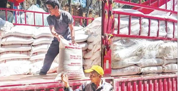 缅甸碎米由清水河口岸出口到中国