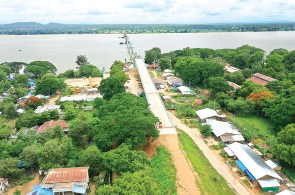 伊洛瓦底江中游地区又一座跨江大桥正在兴建中