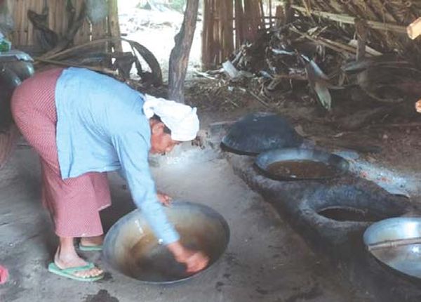 曼德勒省良吴县区棕榈糖炼制季节棕榈糖价起伏变化