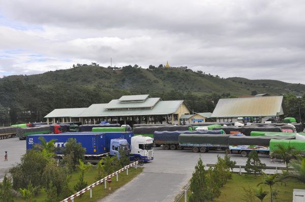 缅甸碎米重新进入木姐边境