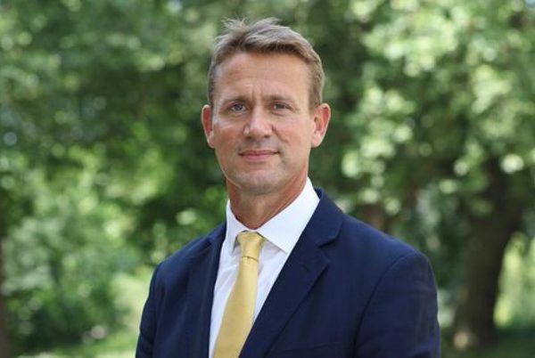 英国驻缅甸使馆临时代办突然被停职