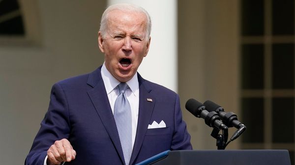 拜登威胁：不排除使用武力