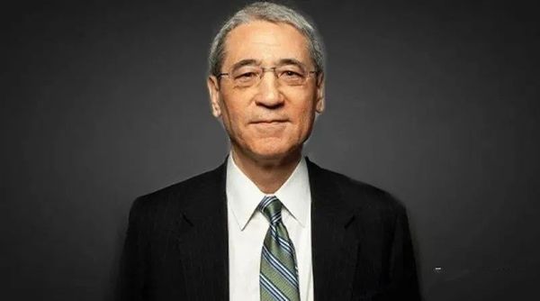 佩洛西背后，他们跳得最高！