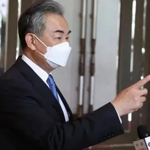 中俄外长在日本外相发言时离席？华春莹回应