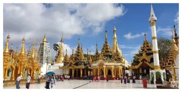 2022年7月份内有1,871名外国游客前来瞻仰朝拜仰光大金塔