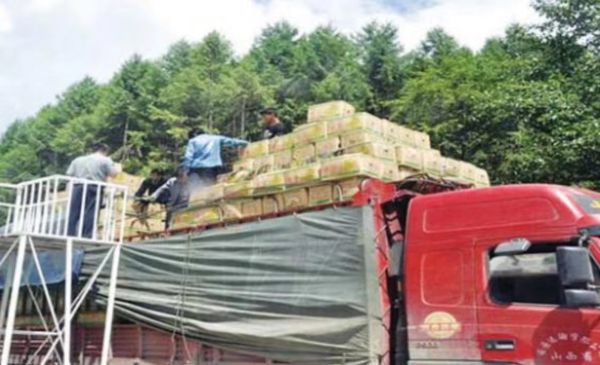 木姐地区燃油断绝车辆交通往来与贸易都大受影响        