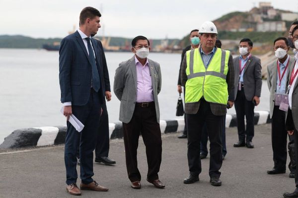 缅甸军事委员会主席参观俄罗斯海军总部、潜艇指挥部、国际港口和远东大学