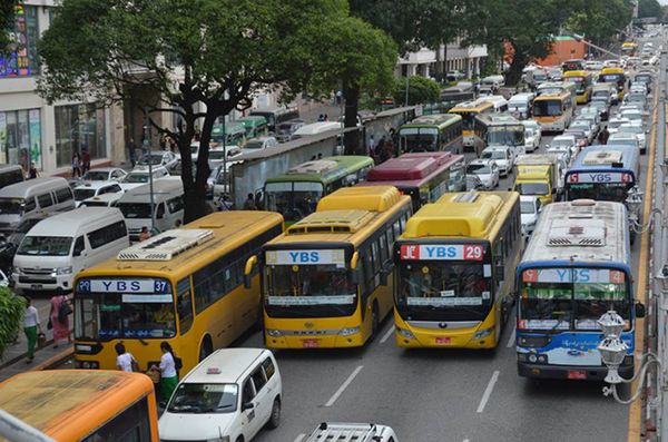 由于仰光新冠感染率再次上升将在YBS公交上广播宣传防疫知识