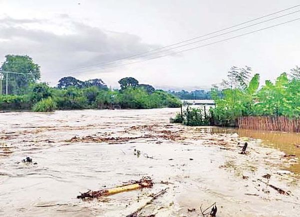 实皆省茵都县区遭遇“泥浆水灾”