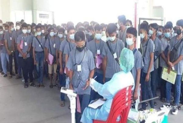 从妙瓦底-湄索口岸派遣了800名劳工赴泰国