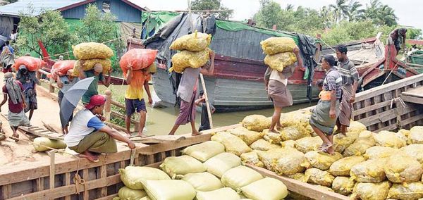 克钦邦两边贸基地向中国出口香蕉碎米及蚕茧
