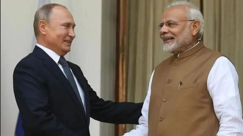 莫迪成了“反俄”模范？西方拉拢印度不择手段，其却转身拥抱中国