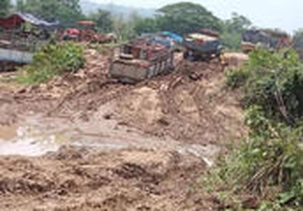 实皆省的频繁武装冲突导致通行不便