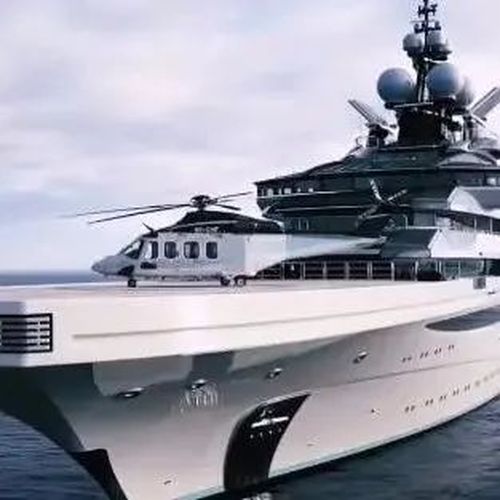 俄罗斯大富豪把超豪华游艇开到了香港，结果...