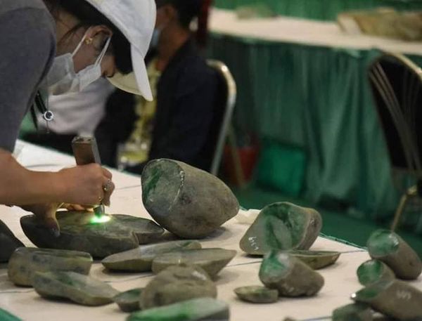 为期7天的缅甸珠宝展允许使用4种外币