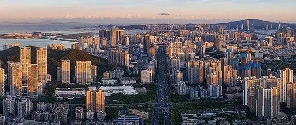 来到中国，看见一个与新闻里完全不同的国家