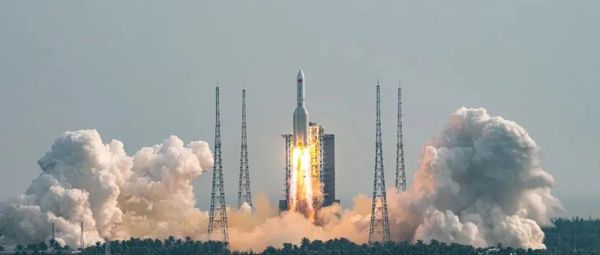 搭载空间站梦天实验舱的长征五号B遥四运载火箭，发射成功！