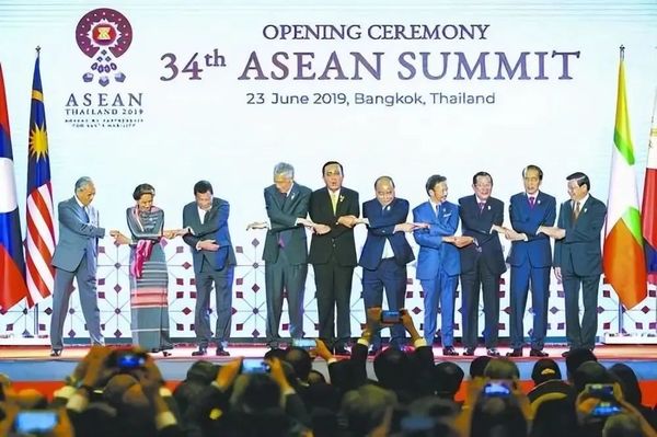 朔尔茨在访华之后，变精明了：跟着美国走就是一条死胡同！