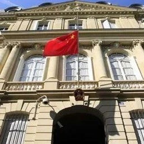 法媒妄称中国疫情失控疫苗无效，我使馆驳斥