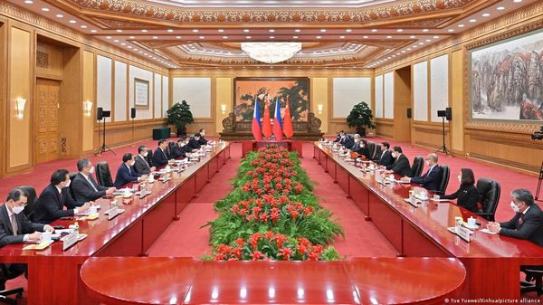 习近平同菲律宾总统马科斯举行会谈