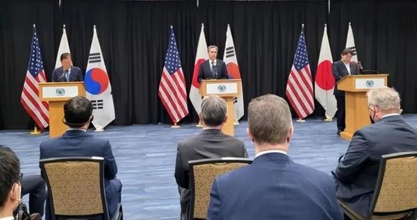 美国拉日韩与中国为敌，日本悬崖边踩刹车，韩国则悄悄往后缩……