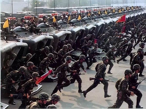 愚不可及！为阻止中国收台，美退役中将竟然建议攻击中国本土