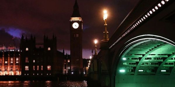 英国议会，你们在怕什么？