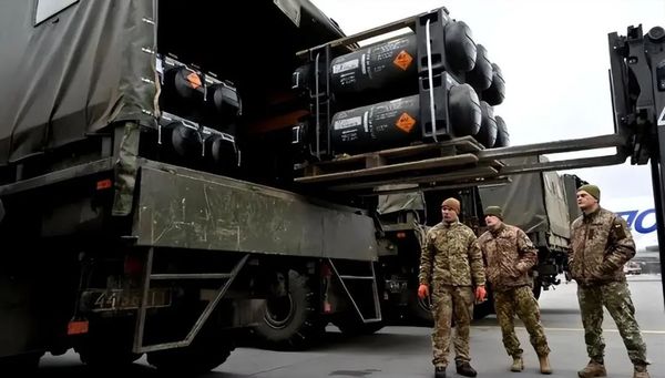 美国警告中国不要帮俄罗斯，中方硬气表态！