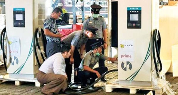 中国进口的电动车充电桩抵达缅甸