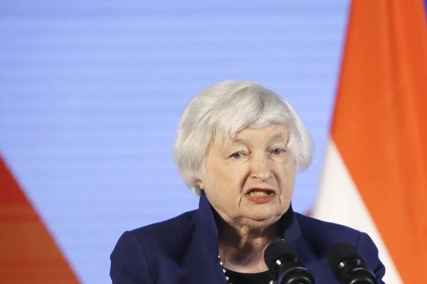 “中国抛售大量美国国债之际”，美财长说——