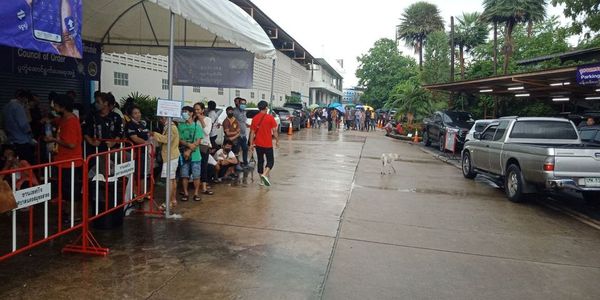 如在申请海外劳工身份证中作假，中介和劳工将被一同起诉