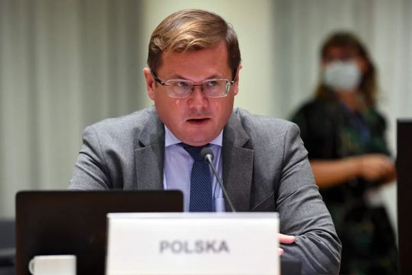 对俄最强硬的这国，竟也“夹带私货”……