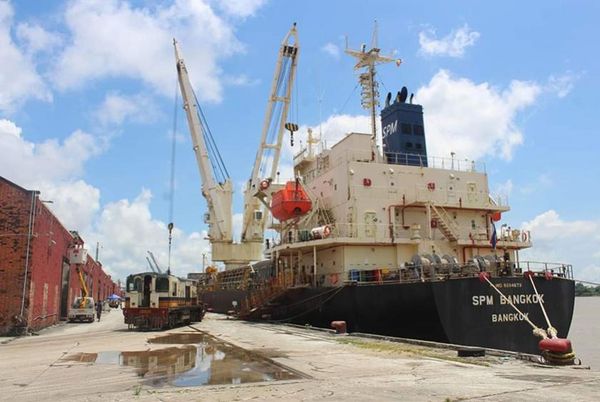仰光国际港口3月份内将有55艘国际货轮前来停泊进行贸易活动
