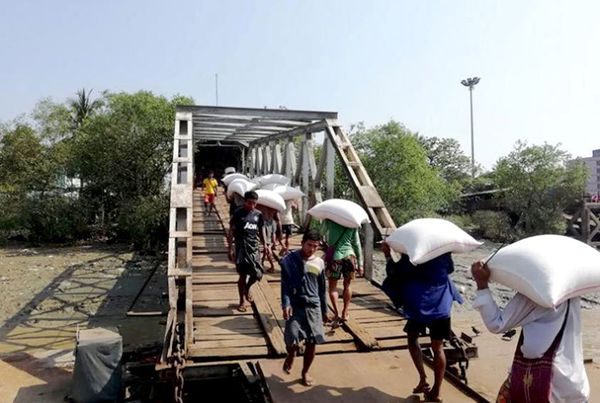 伊洛瓦底省在3月份头20天向仰光大都市输送大米碎米10多万包