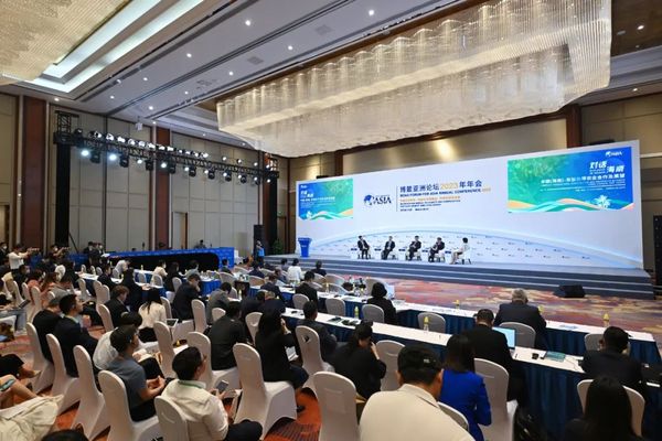 “美国总是拍拍屁股走人，而中国却永远在那里”