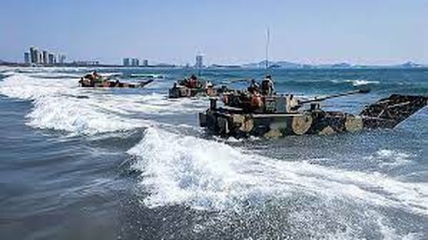 针对围岛军演，美国竟劝告解放军“克制”，战争贩子有这资格吗？