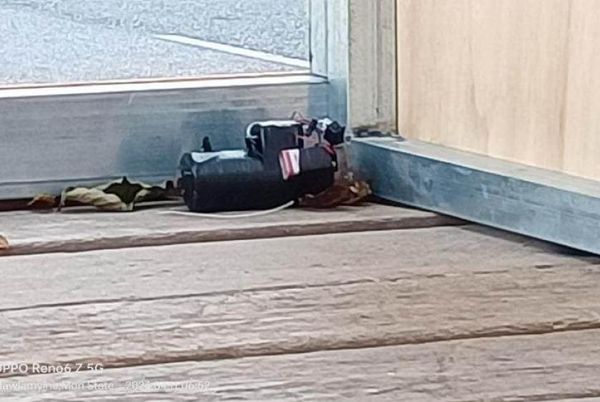 毛淡棉市泼水台上发现了手工雷