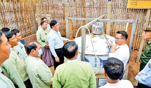 马奎省首席部长视察马奎县区内的沼气生产情况