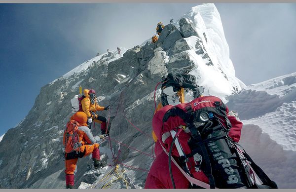 今年由尼泊尔国家方向攀登珠峰的登山人员将有454人