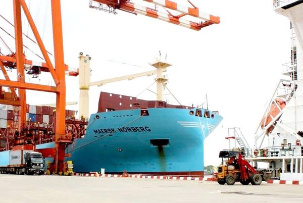 今年4个月内有200多艘国际集装箱货轮停靠仰光港口