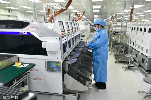 “美国限制对华芯片贸易，中国制造商获益”