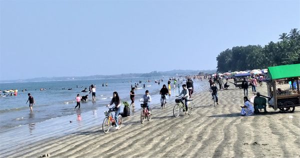 伊洛瓦底省昌达海滩地区4月份内平均每天有600多名游客进入