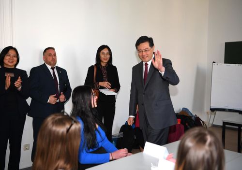 秦刚欧洲首站，留下的这几个印象很深刻！