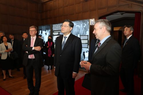 秦刚：中国人民决不答应