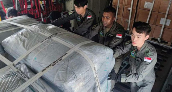 新加坡空军派出两架飞机运送救援物资到缅甸受灾地区